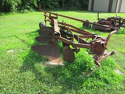 INTERNATIONAL 540 MOLDBOARD PLOW