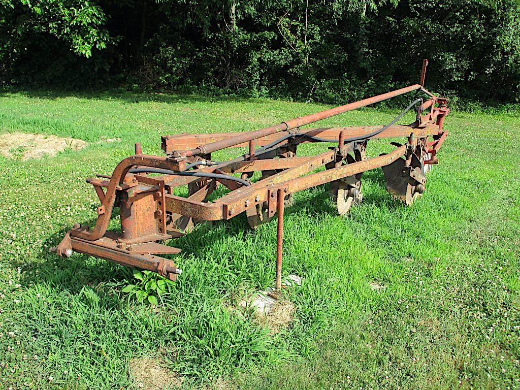 INTERNATIONAL 540 MOLDBOARD PLOW