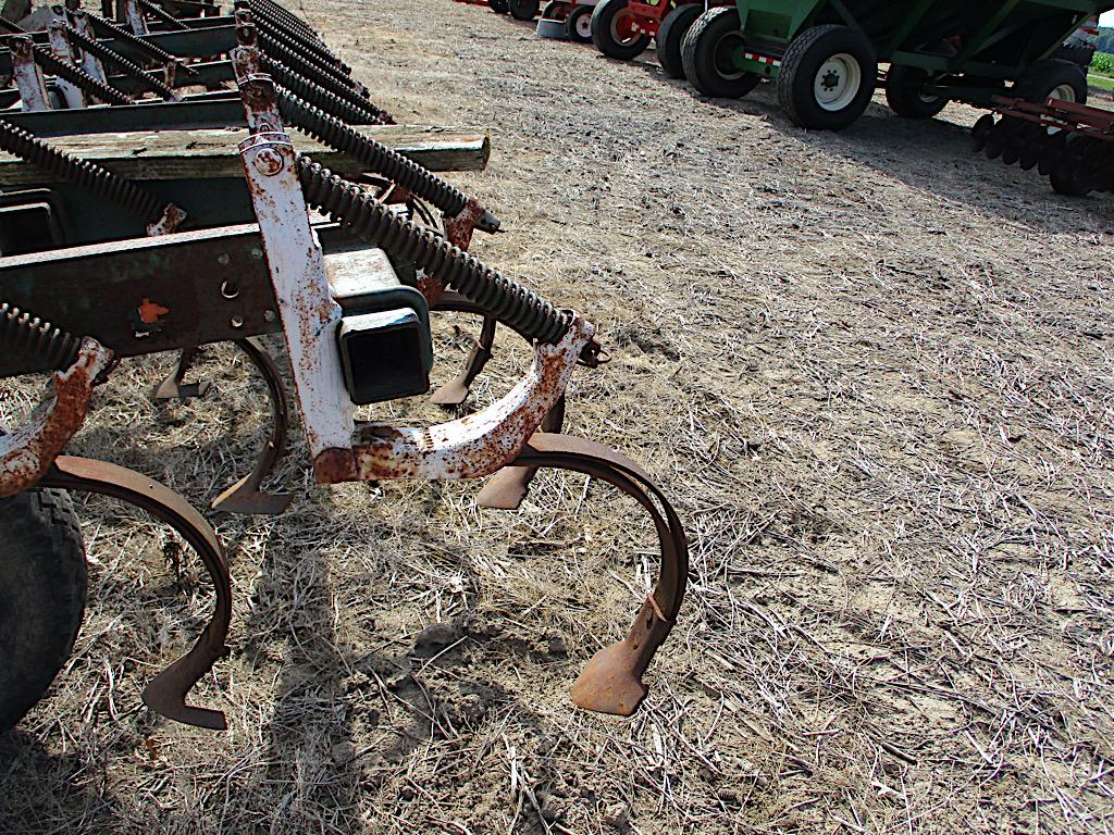 OLIVER FIELD CULTIVATOR