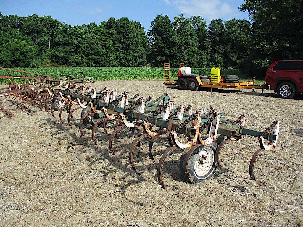 OLIVER FIELD CULTIVATOR