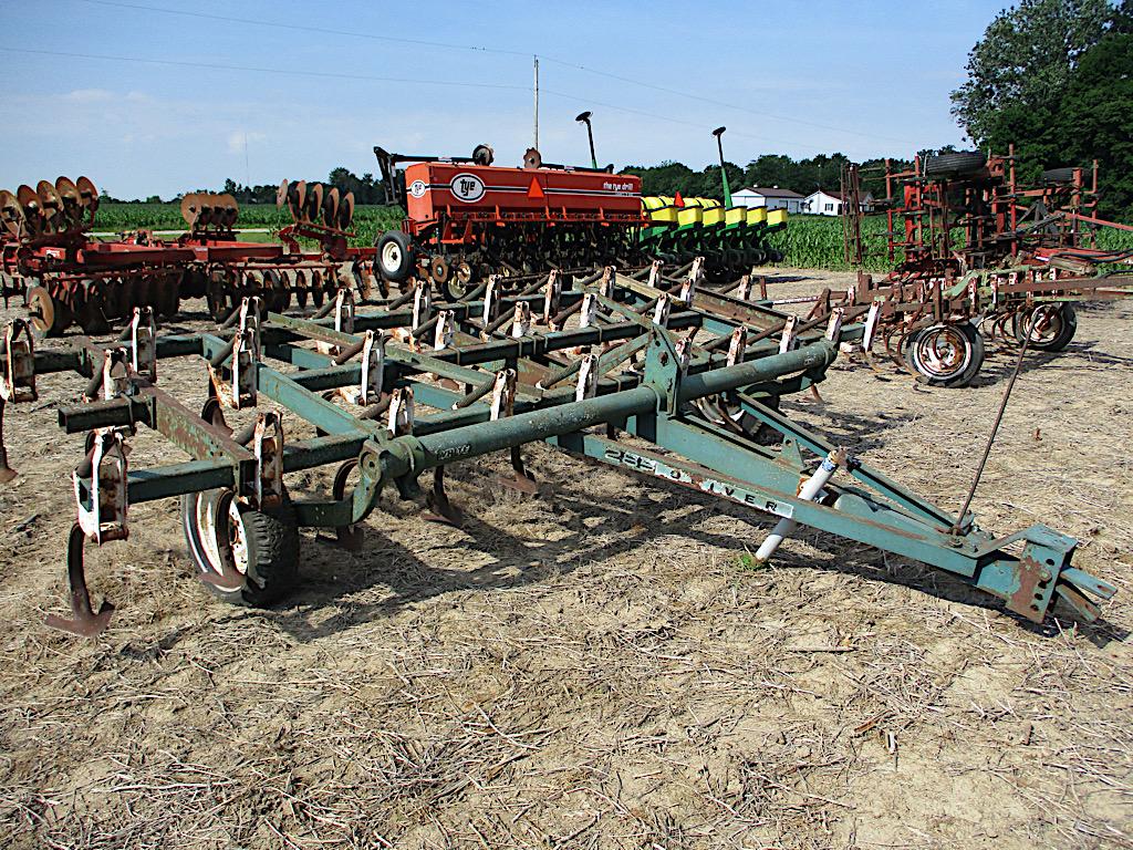 OLIVER FIELD CULTIVATOR