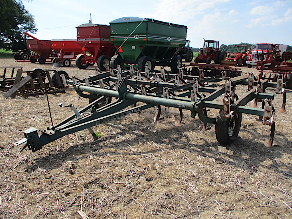 OLIVER FIELD CULTIVATOR