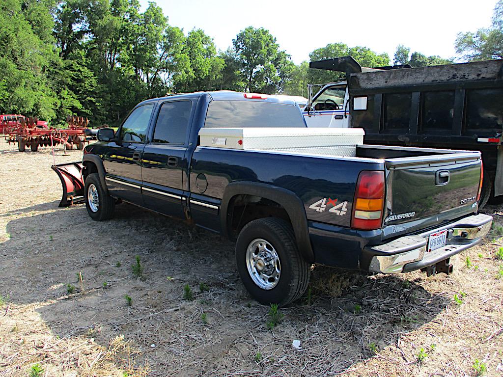 2002 CHEVORLET PICKUP W/SNOW PLOW