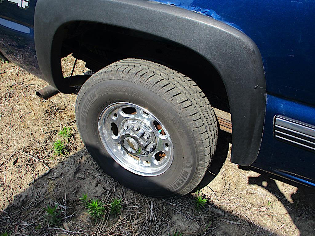 2002 CHEVORLET PICKUP W/SNOW PLOW