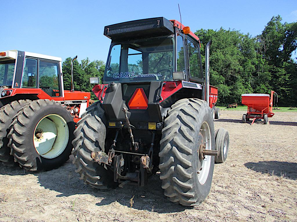 1985 CASE 1896 TRACTOR