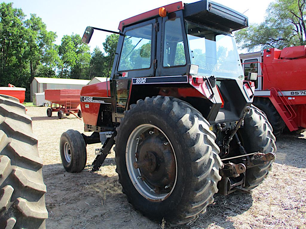 1985 CASE 1896 TRACTOR