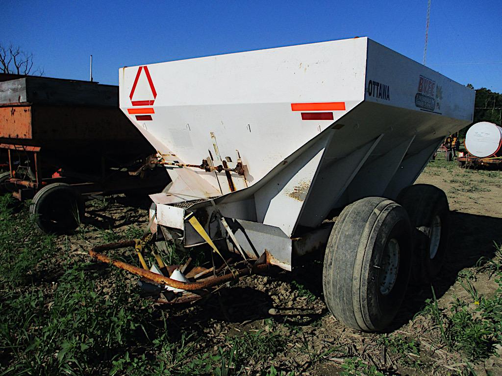 FERTILIZER SPREADER, TANDEM AXLE (NEEDS REPAIR)