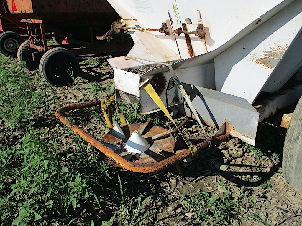 FERTILIZER SPREADER, TANDEM AXLE (NEEDS REPAIR)