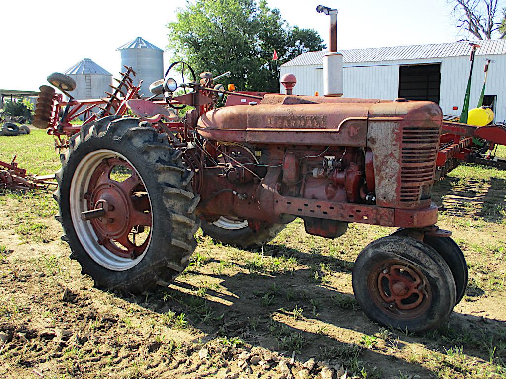 FARMALL M TRACTOR