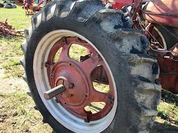 FARMALL M TRACTOR