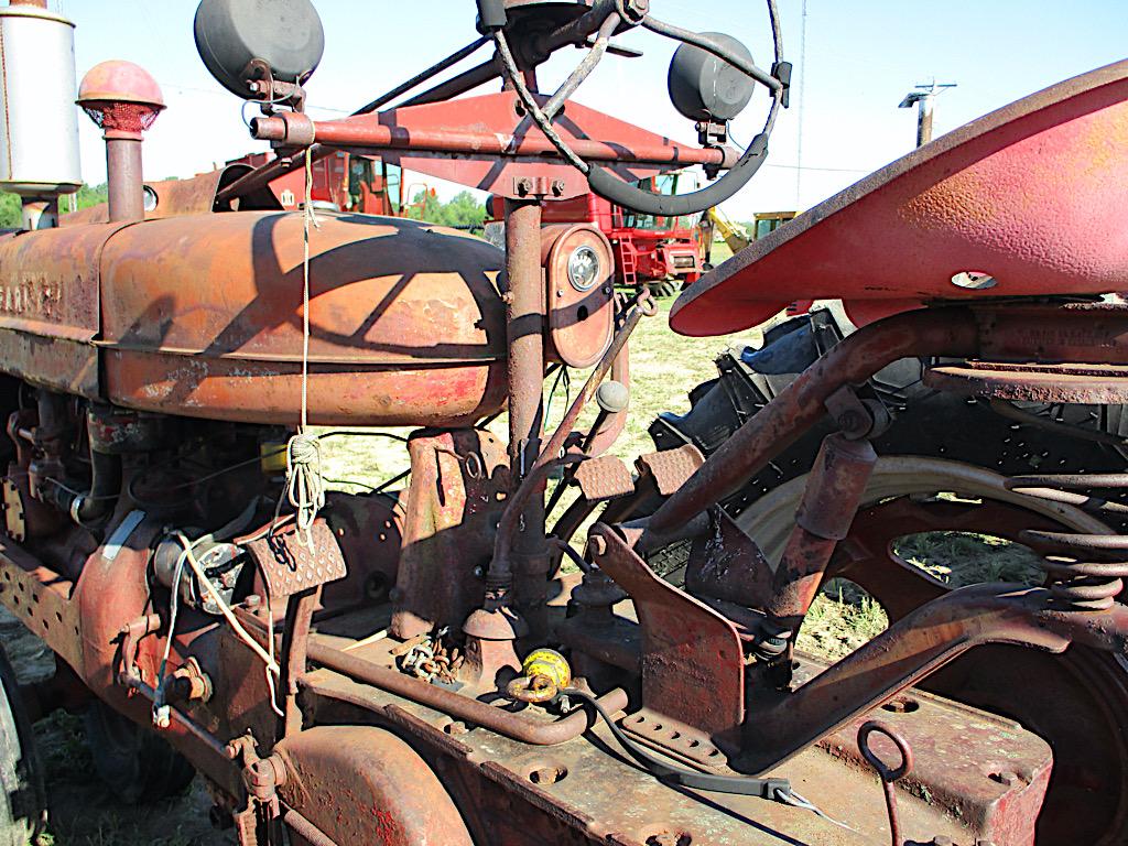 FARMALL M TRACTOR