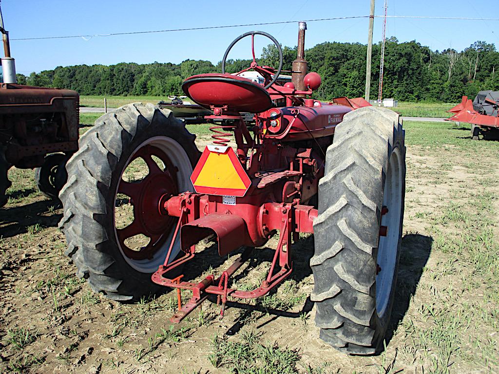 FARMALL H TRACTOR