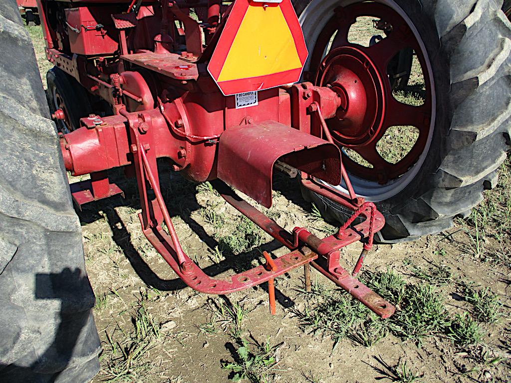 FARMALL H TRACTOR