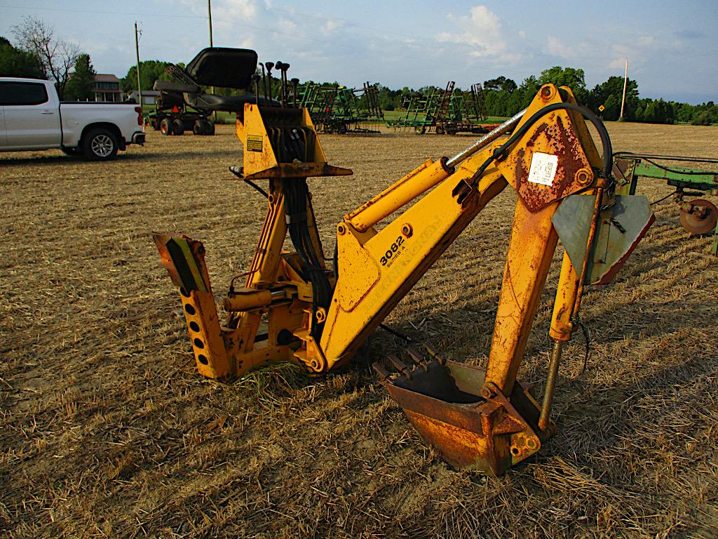 IH 3082 3pt Backhoe Attachment