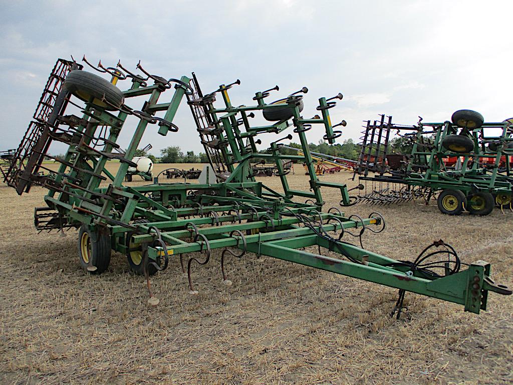 JD 960 24' Danishtine w/ 1-bar Harrow and UM Rolling Baskets