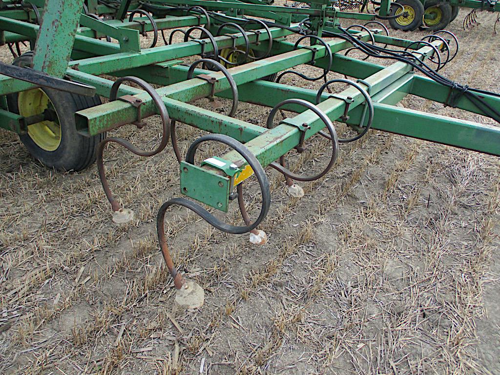 JD 960 24' Danishtine w/ 1-bar Harrow and UM Rolling Baskets