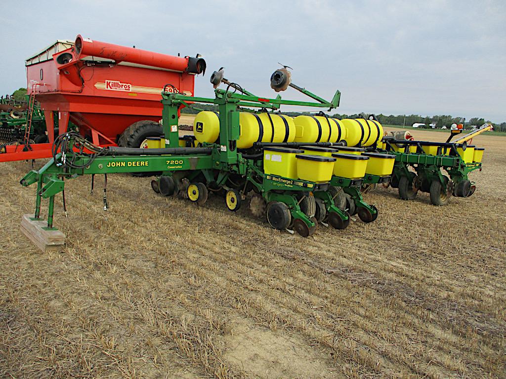 1997 JD 7200 Planter