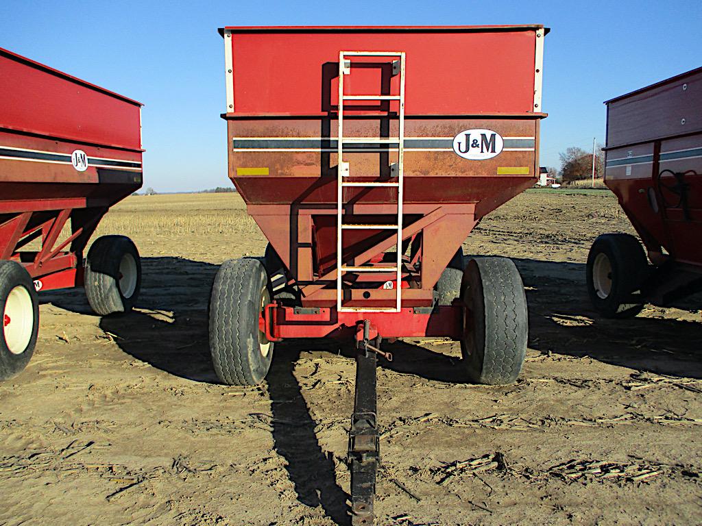 JM 385 GRAVITY WAGON W/ MIXER TIRES