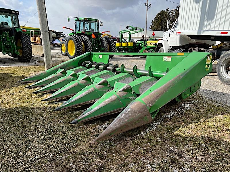 JOHN DEERE 643 CORN HEAD