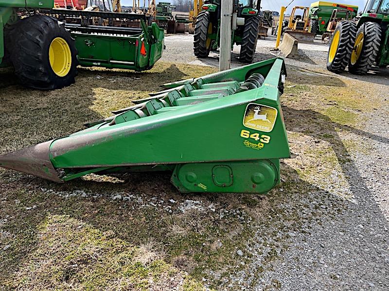 JOHN DEERE 643 CORN HEAD