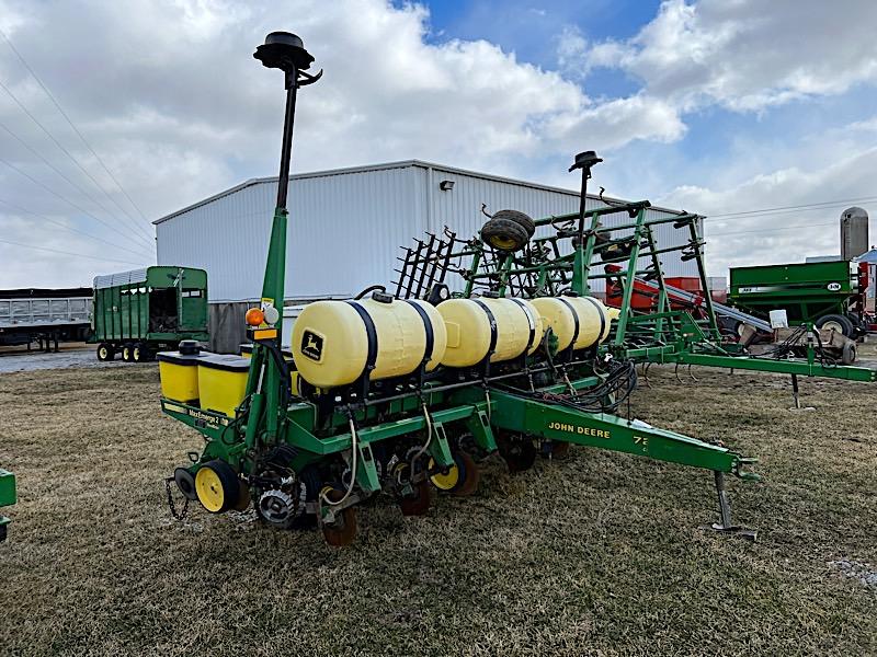 JOHN DEERE 7200 PLANTER