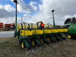 JOHN DEERE 7200 PLANTER