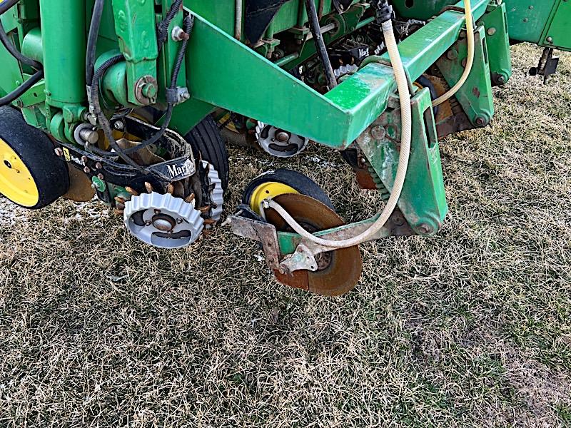 JOHN DEERE 7200 PLANTER