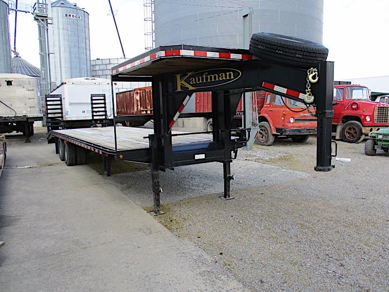 KAUFMAN GOOSENECK TRAILER