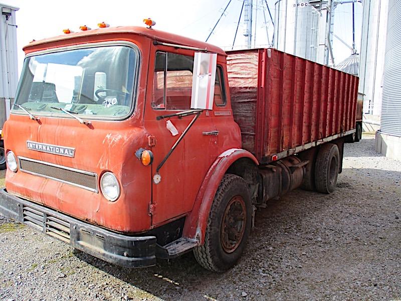 IH CABOVER TRUCK