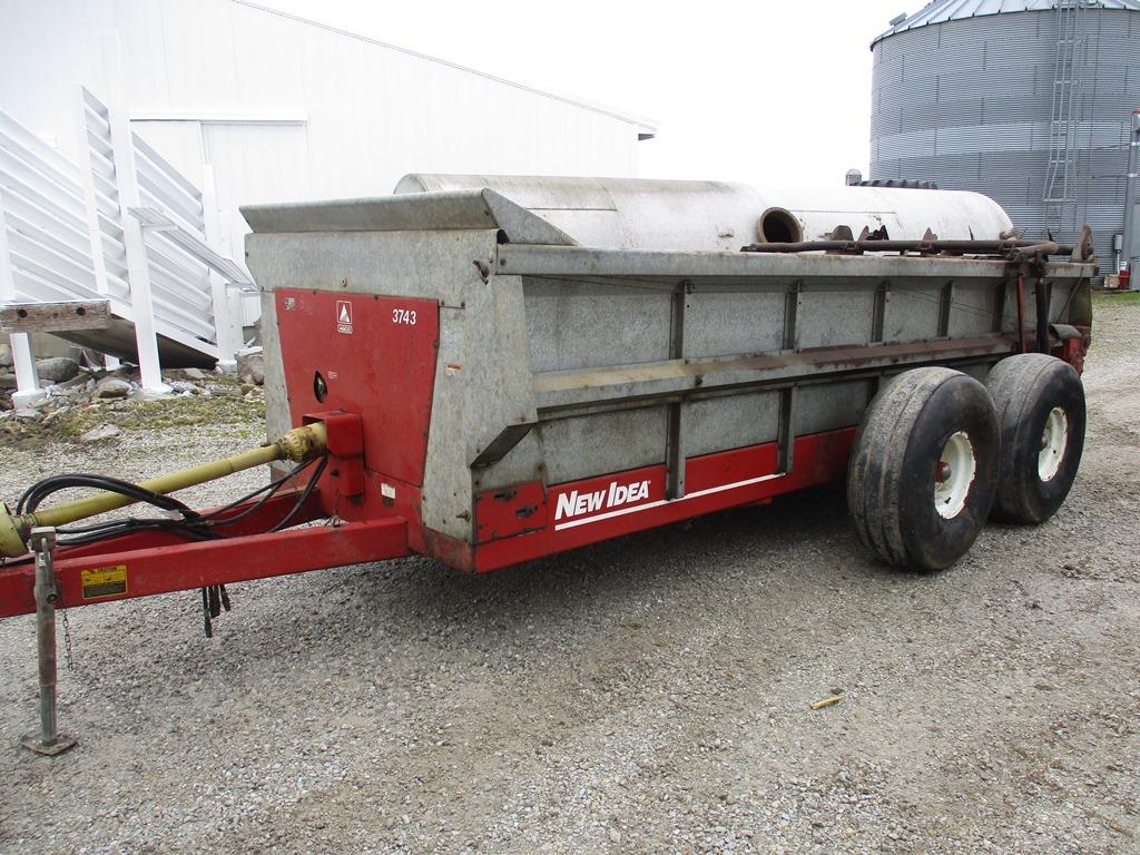 NEW IDEA MANURE SPREADER