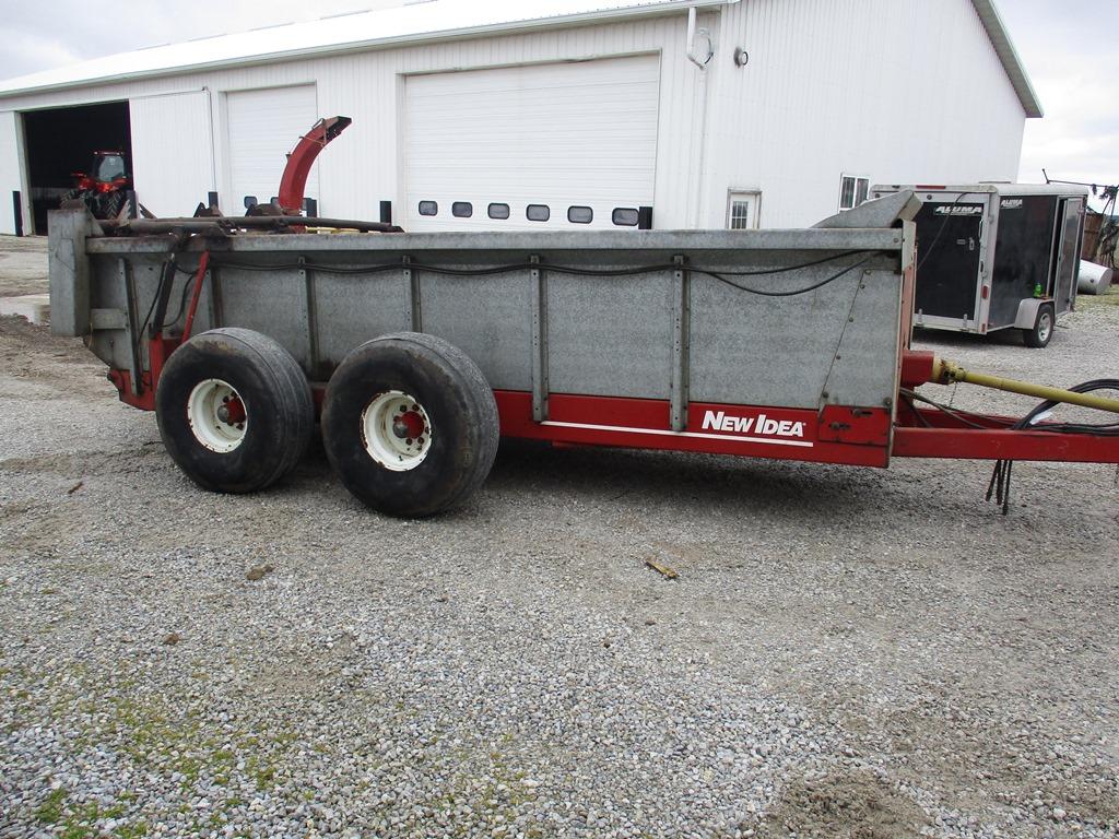 NEW IDEA MANURE SPREADER