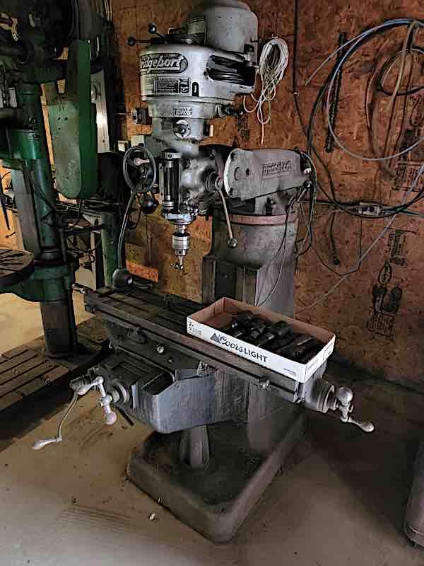 MILLING MACHINE