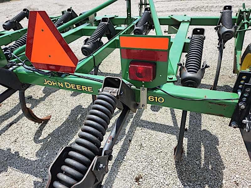 JOHN DEERE 3PT CHISEL PLOW