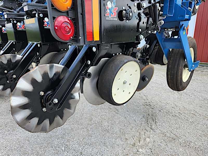 KINZE PLANTER