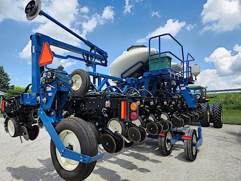 KINZE PLANTER