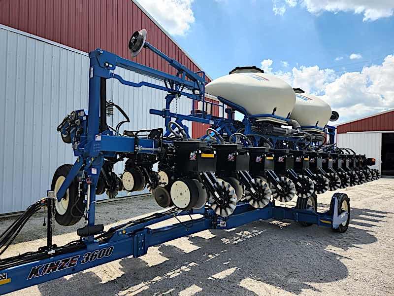 KINZE PLANTER