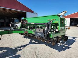 JOHN DEERE 1560 GRAIN DRILL