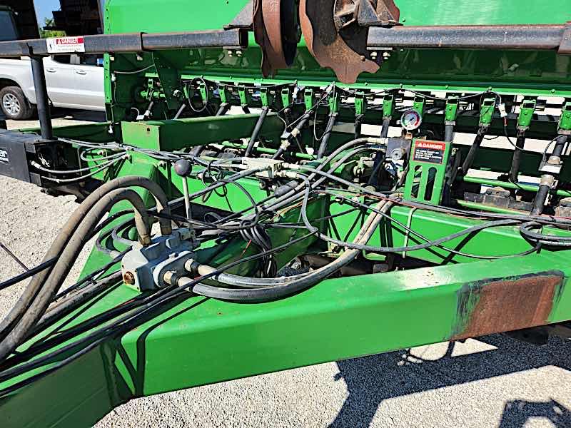 JOHN DEERE 1560 GRAIN DRILL