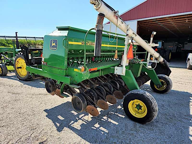 JOHN DEERE 1560 GRAIN DRILL