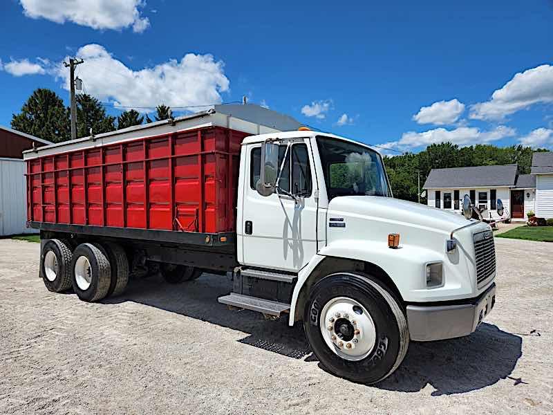 FREIGHTLINER GRAIN TRUCK