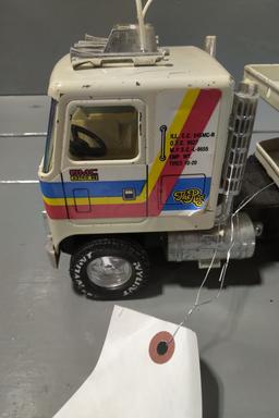 NYLINT METAL  1/18 SCALE GMC 920 TRUCK AND  TRAILER