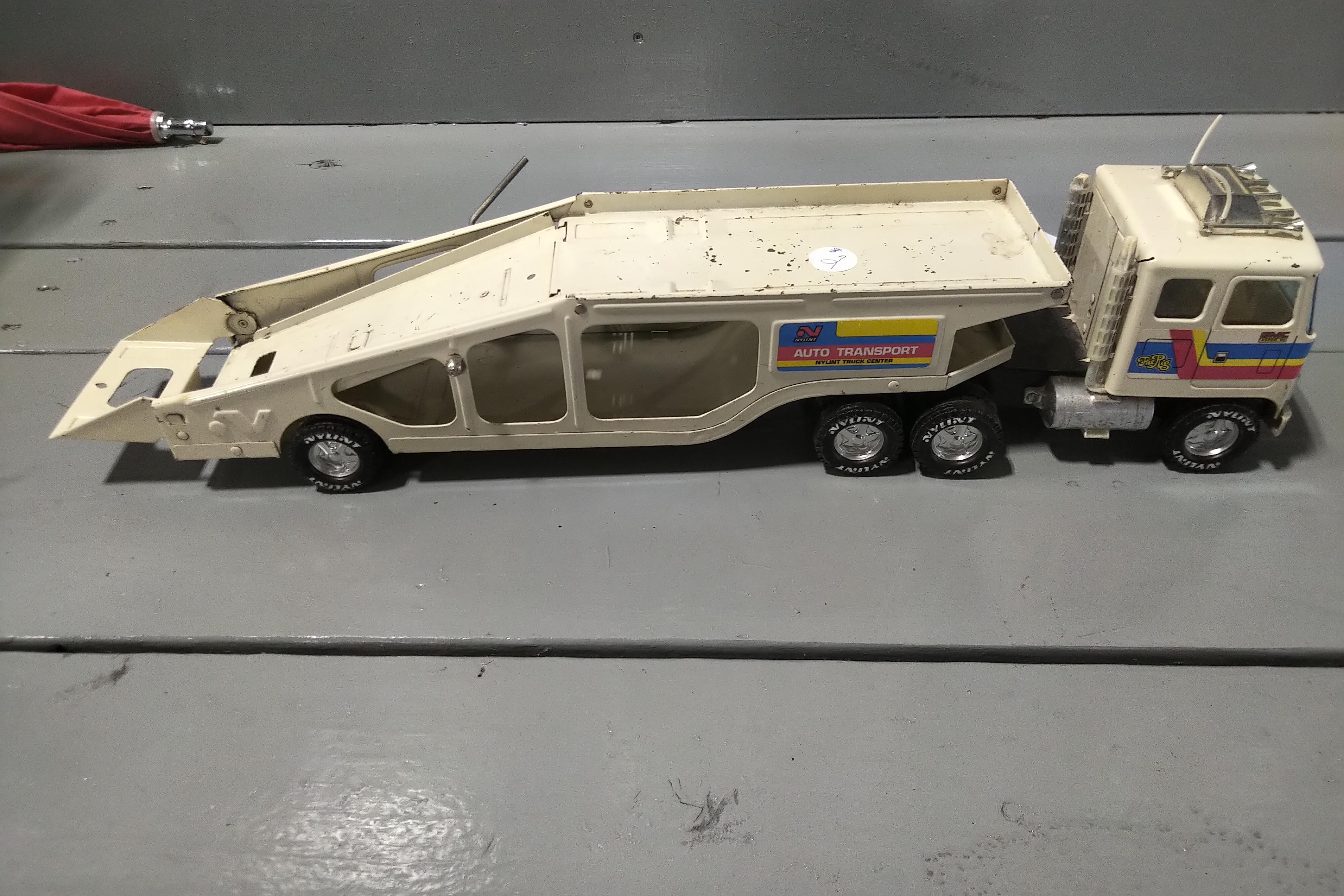 NYLINT METAL  1/18 SCALE GMC 920 TRUCK AND  TRAILER