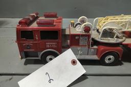 PLASTIC 1/18 SCALE METRO CITY FIRE DEPARTMENT LADDER TRUCK