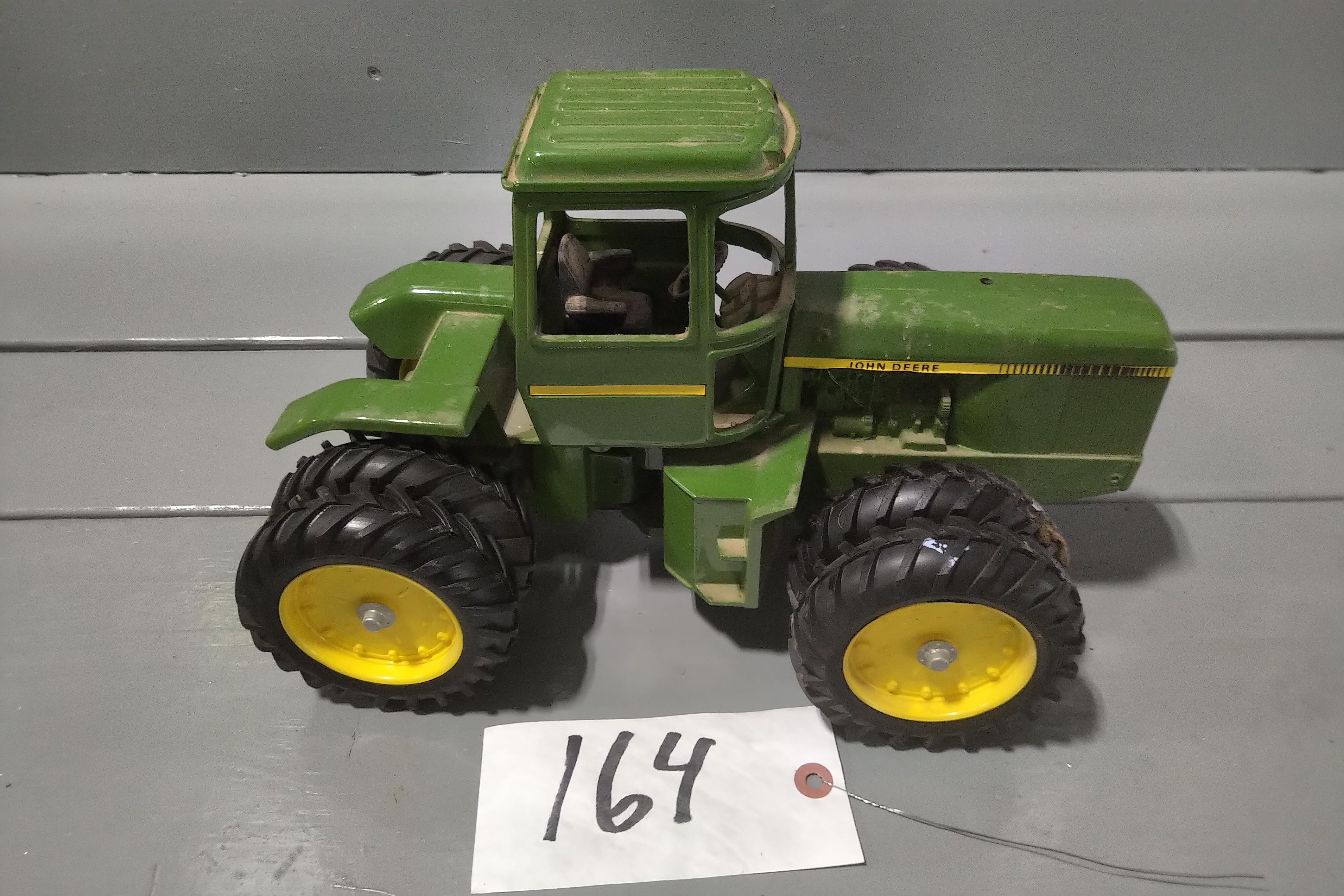 1/16 SCALE JOHN DEEERE 4 WHEEL DRIVE