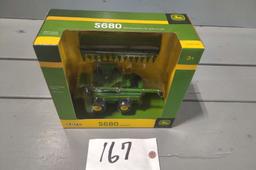 1/64 SCALE ERTL JOHN DEERE S680 COMBINE W/ GRAIN TABLE AND CORN HEAD NEW IN BOX