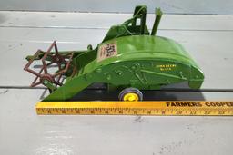 1/12 SCALE 50TH ANNIVERSARY ERTL JOHN DEERE 12A PULL BEHIND COMBINE