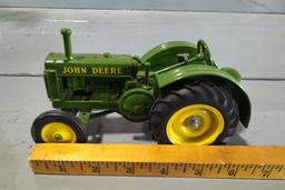 1/32 SCALE JOHN DEERE TRACTOR, 1/32 SCALE JOHN DEERE TRACTOR