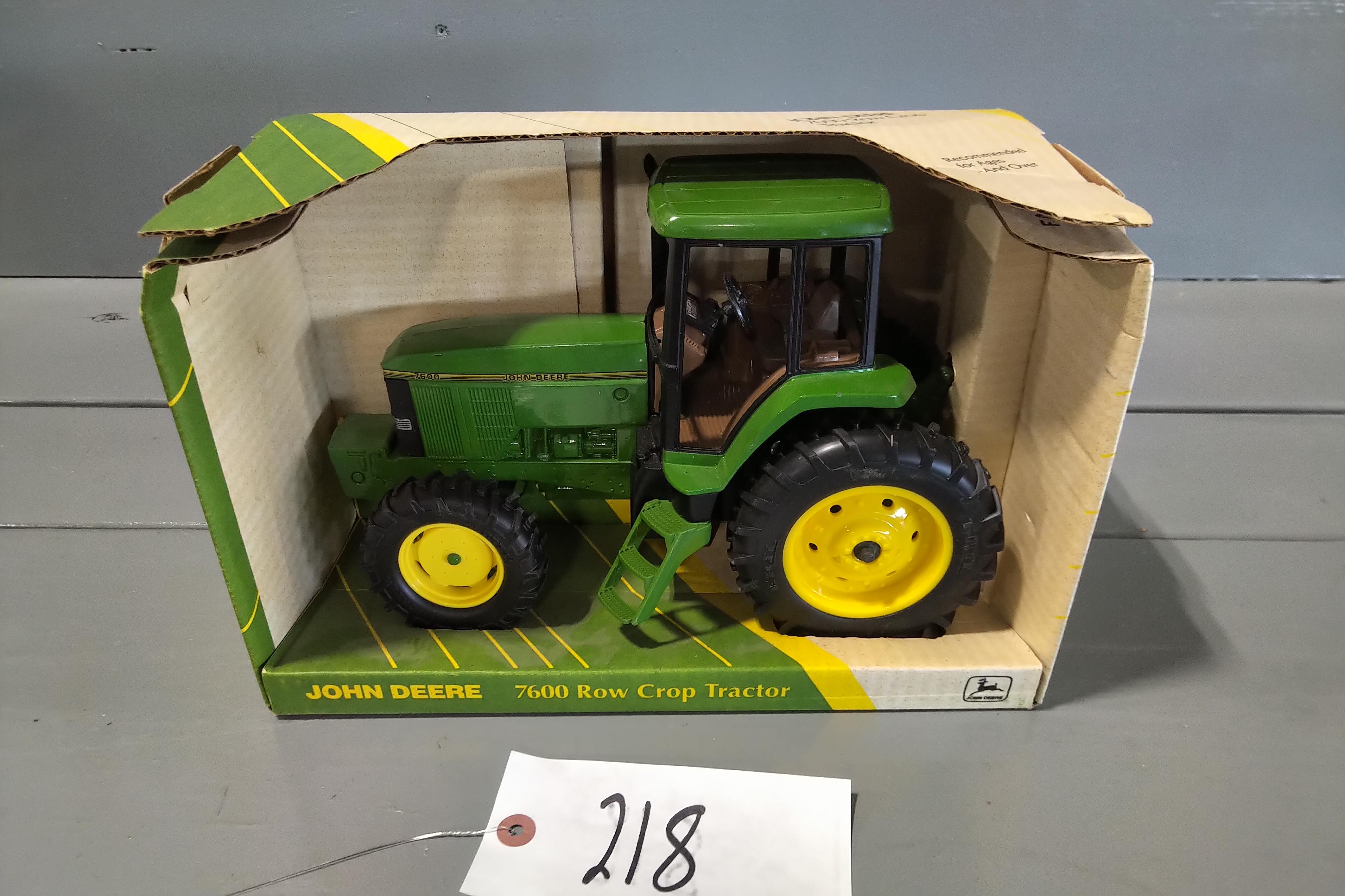 1/16 SCALE ERTL JOHN DEERE 7600 ROW CROP