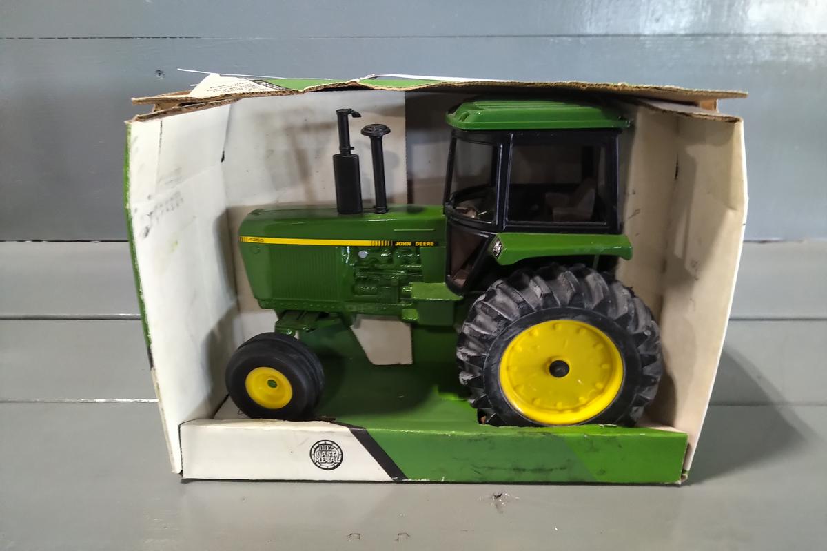 1/16 SCALE ERTL JOHN DEERE 4255 IN BOX