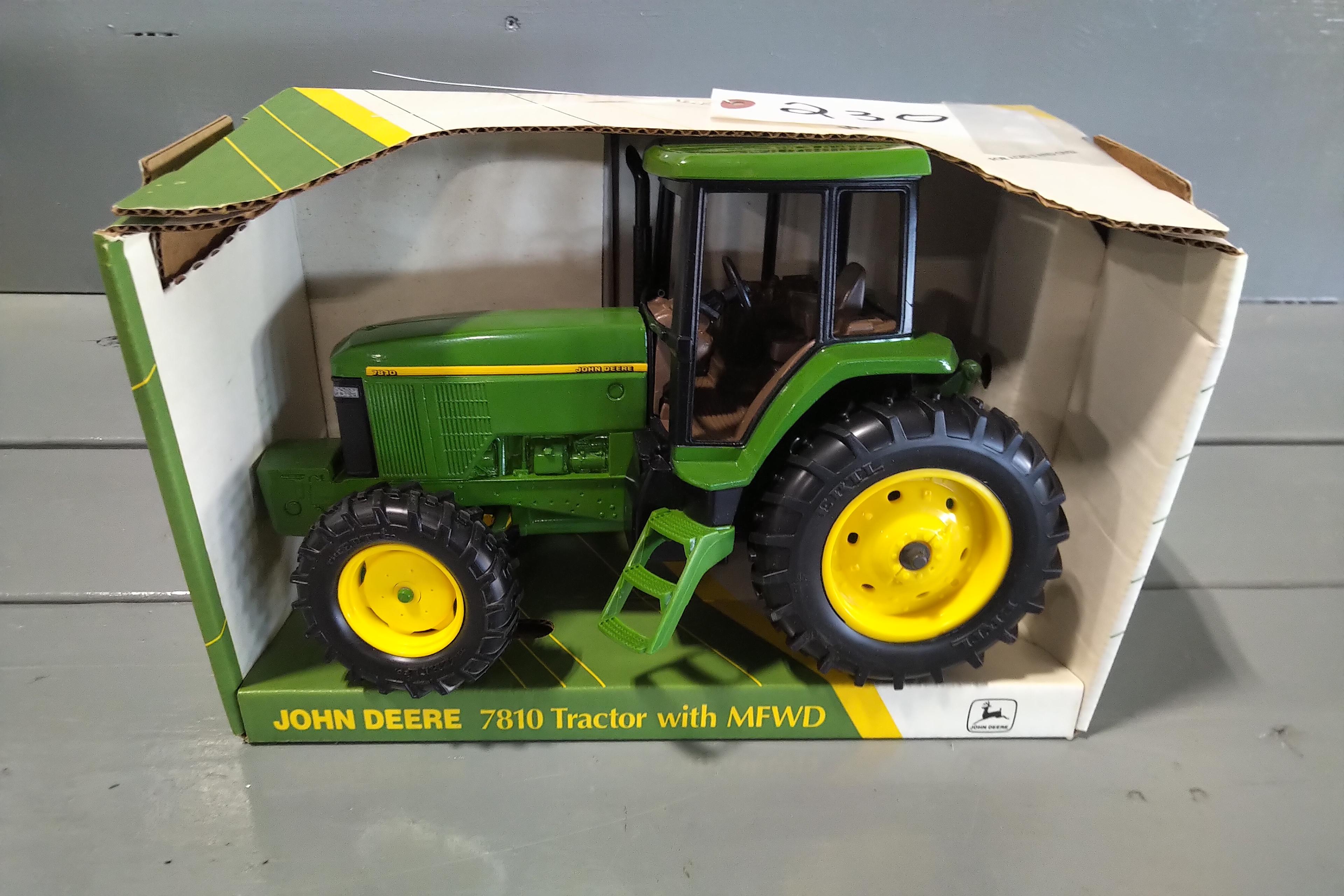 1/16 SCALE ERTL JOHN DEERE 7810 MFWD IN BOX